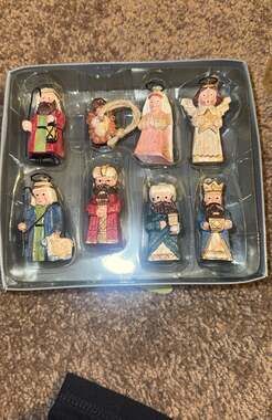 Set of 8 Living Quarters Nativity Christmas Figures Ornaments in Box
